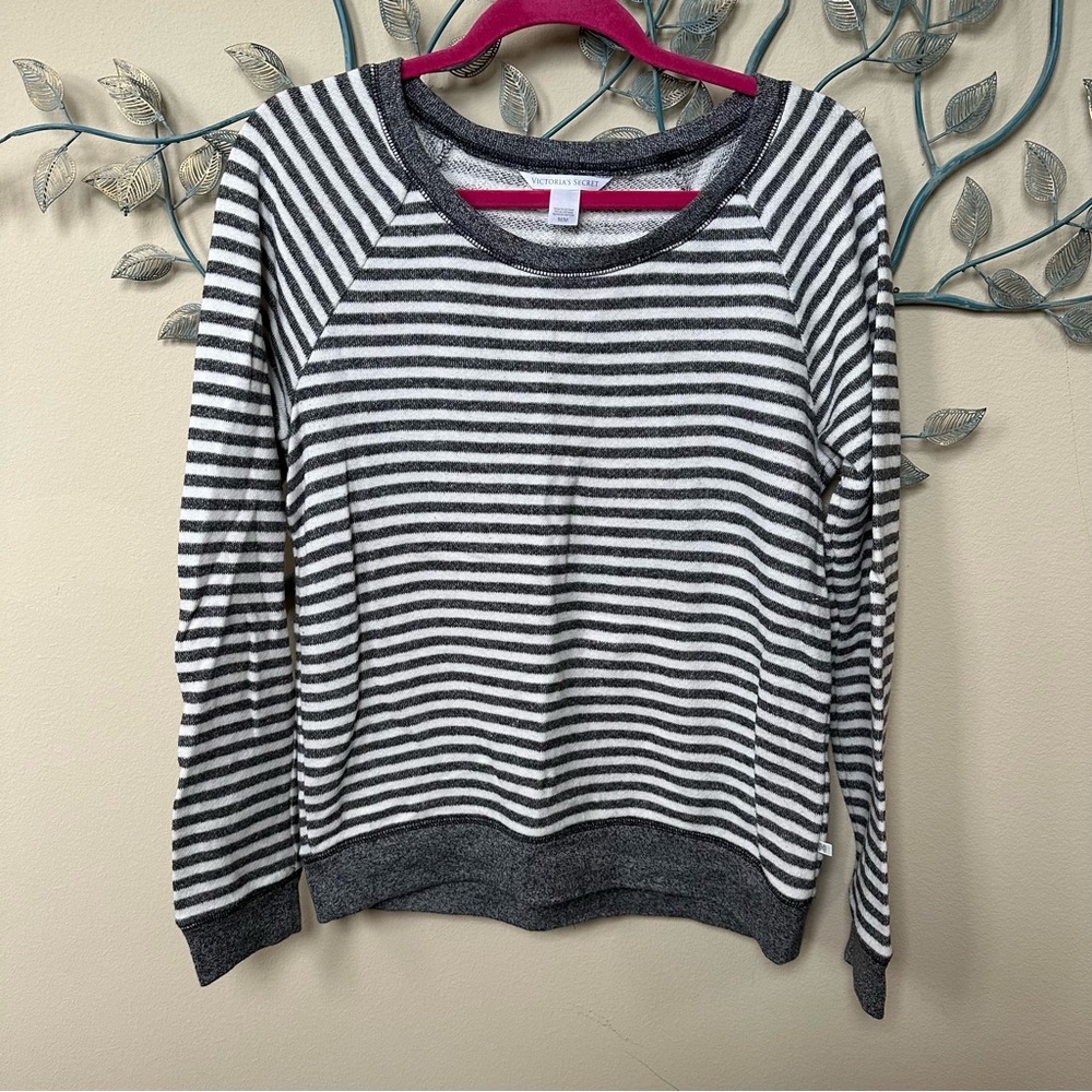 Victoria’s Secret gray & white striped crewneck sweatshirt S M